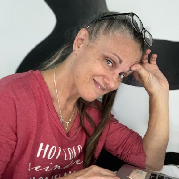 Meet your Posher, Leigh - Picture 1 of 1